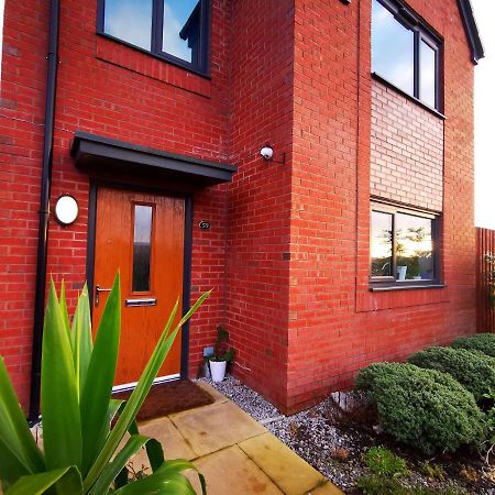 The Lawnswood - Central Manchester Holiday Home With Free Parking 外观 照片