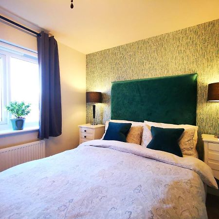 The Lawnswood - Central Manchester Holiday Home With Free Parking 外观 照片