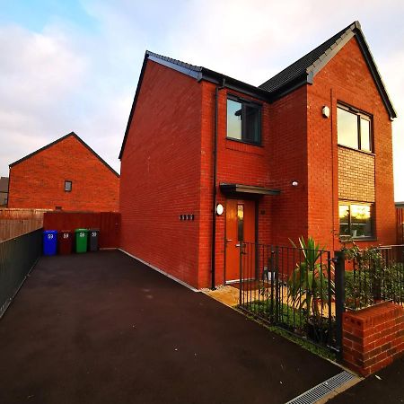 The Lawnswood - Central Manchester Holiday Home With Free Parking 外观 照片