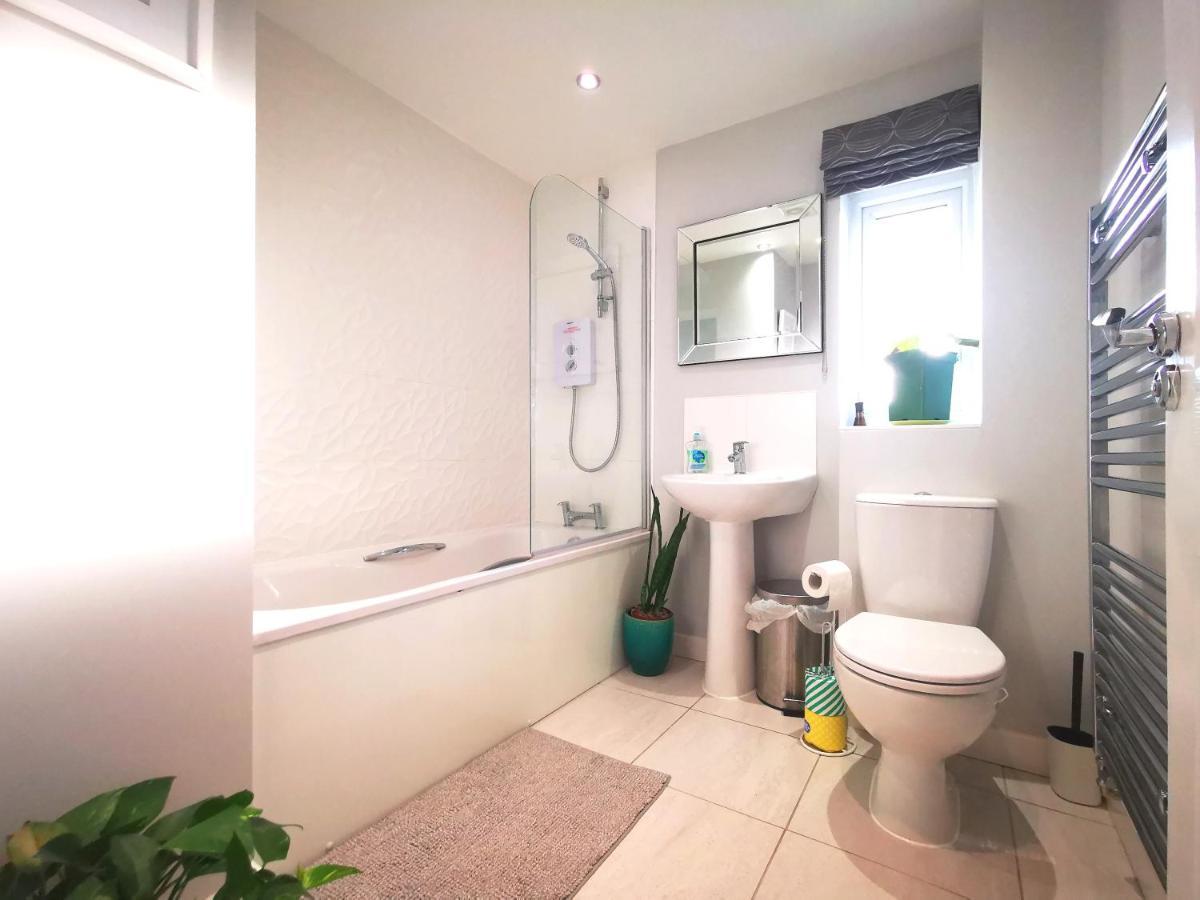 The Lawnswood - Central Manchester Holiday Home With Free Parking 外观 照片