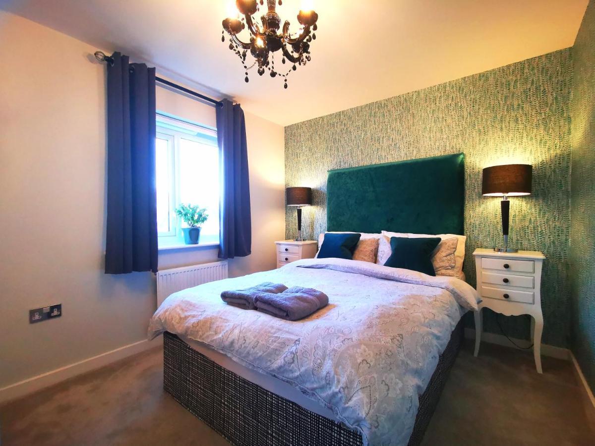 The Lawnswood - Central Manchester Holiday Home With Free Parking 外观 照片