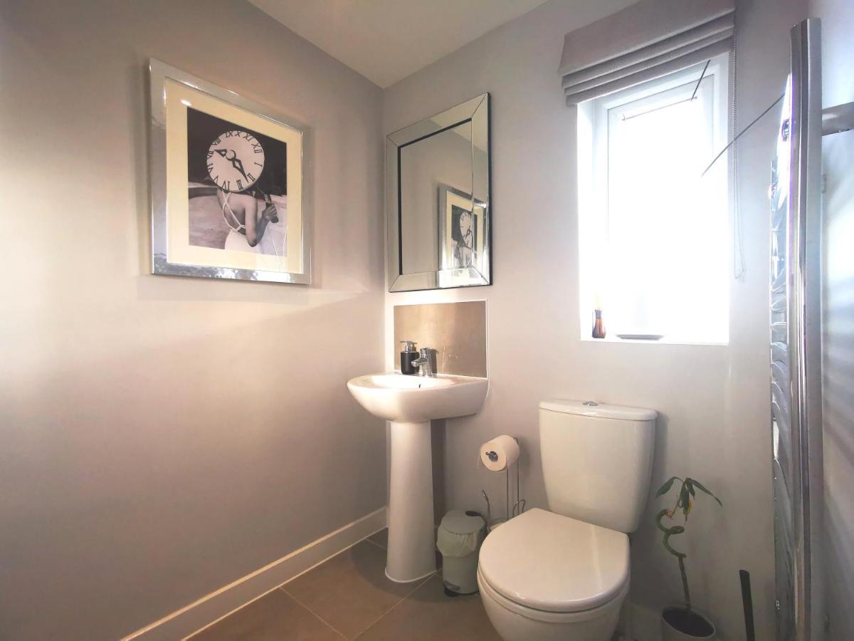 The Lawnswood - Central Manchester Holiday Home With Free Parking 外观 照片