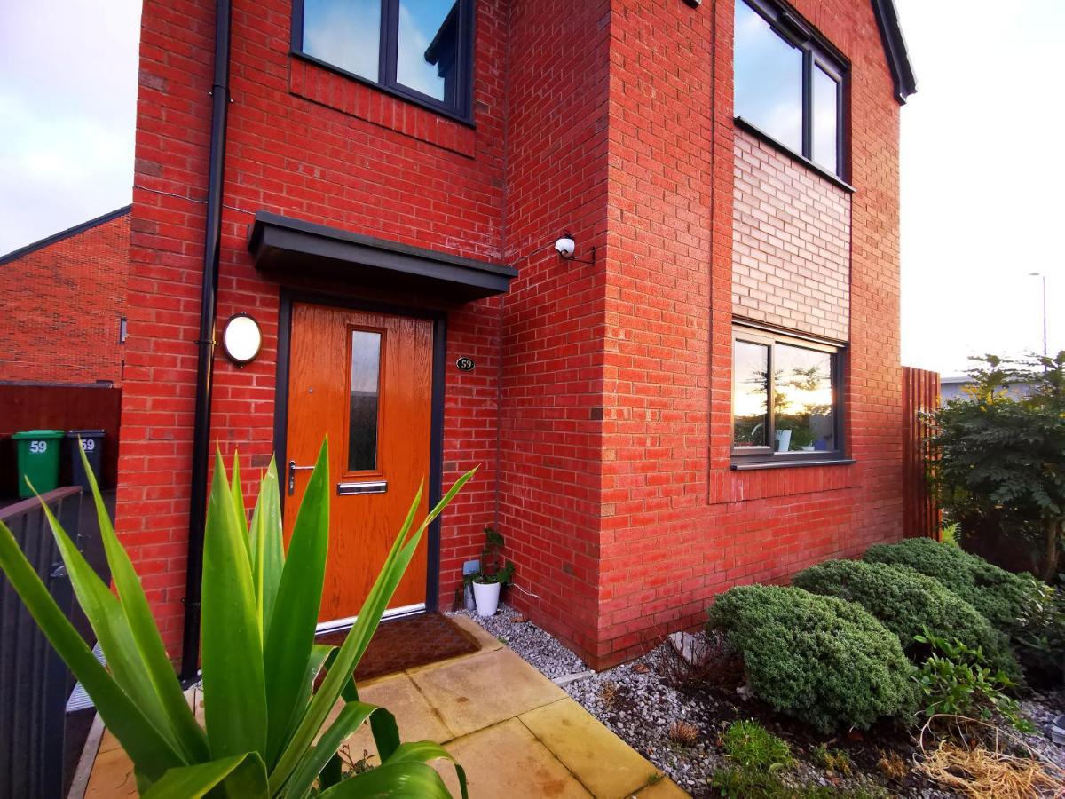 The Lawnswood - Central Manchester Holiday Home With Free Parking 外观 照片