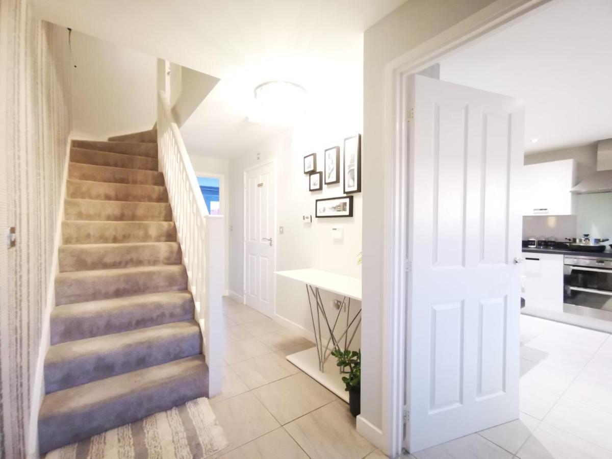 The Lawnswood - Central Manchester Holiday Home With Free Parking 外观 照片