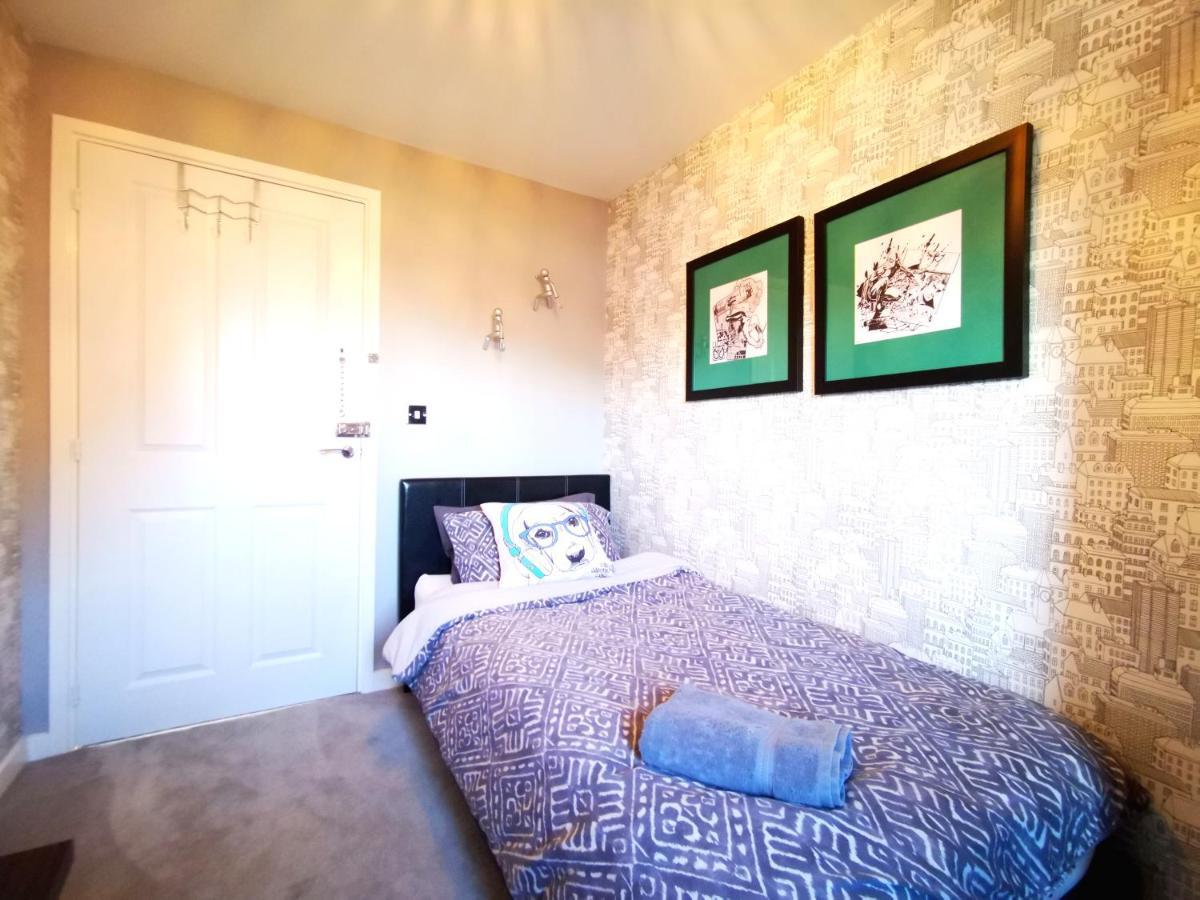 The Lawnswood - Central Manchester Holiday Home With Free Parking 外观 照片