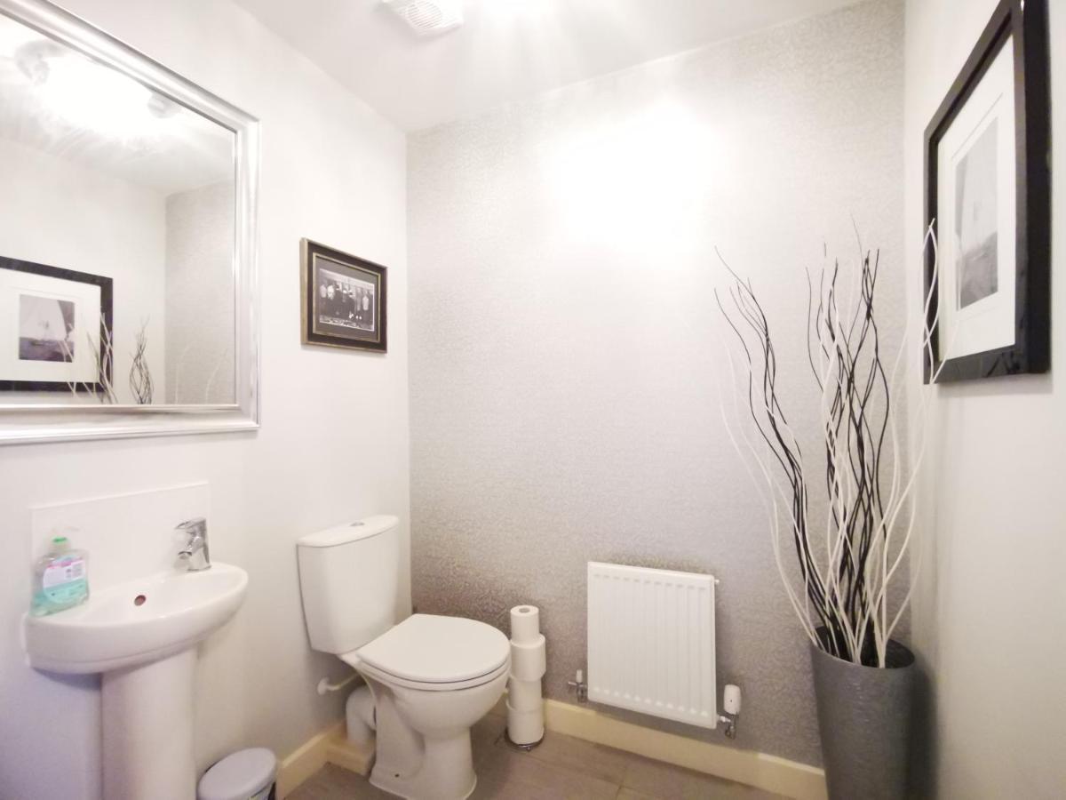 The Lawnswood - Central Manchester Holiday Home With Free Parking 外观 照片