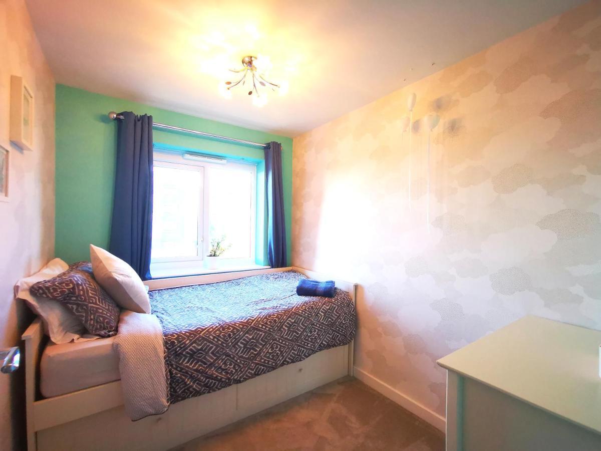 The Lawnswood - Central Manchester Holiday Home With Free Parking 外观 照片