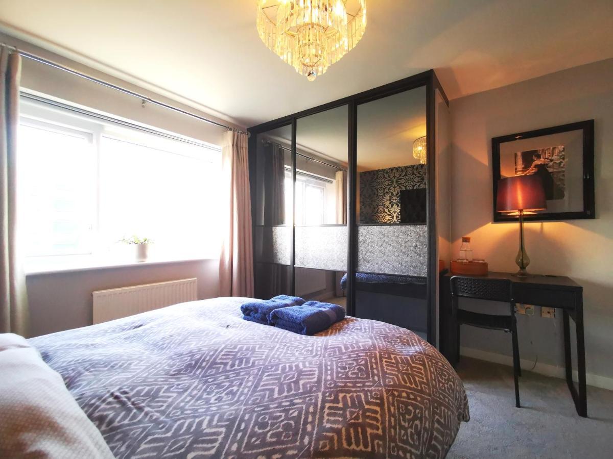 The Lawnswood - Central Manchester Holiday Home With Free Parking 外观 照片