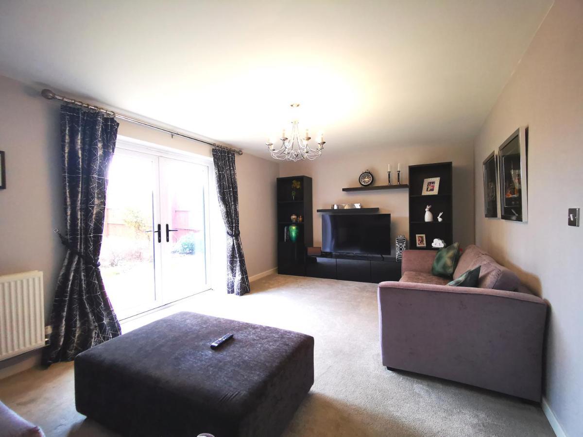 The Lawnswood - Central Manchester Holiday Home With Free Parking 外观 照片