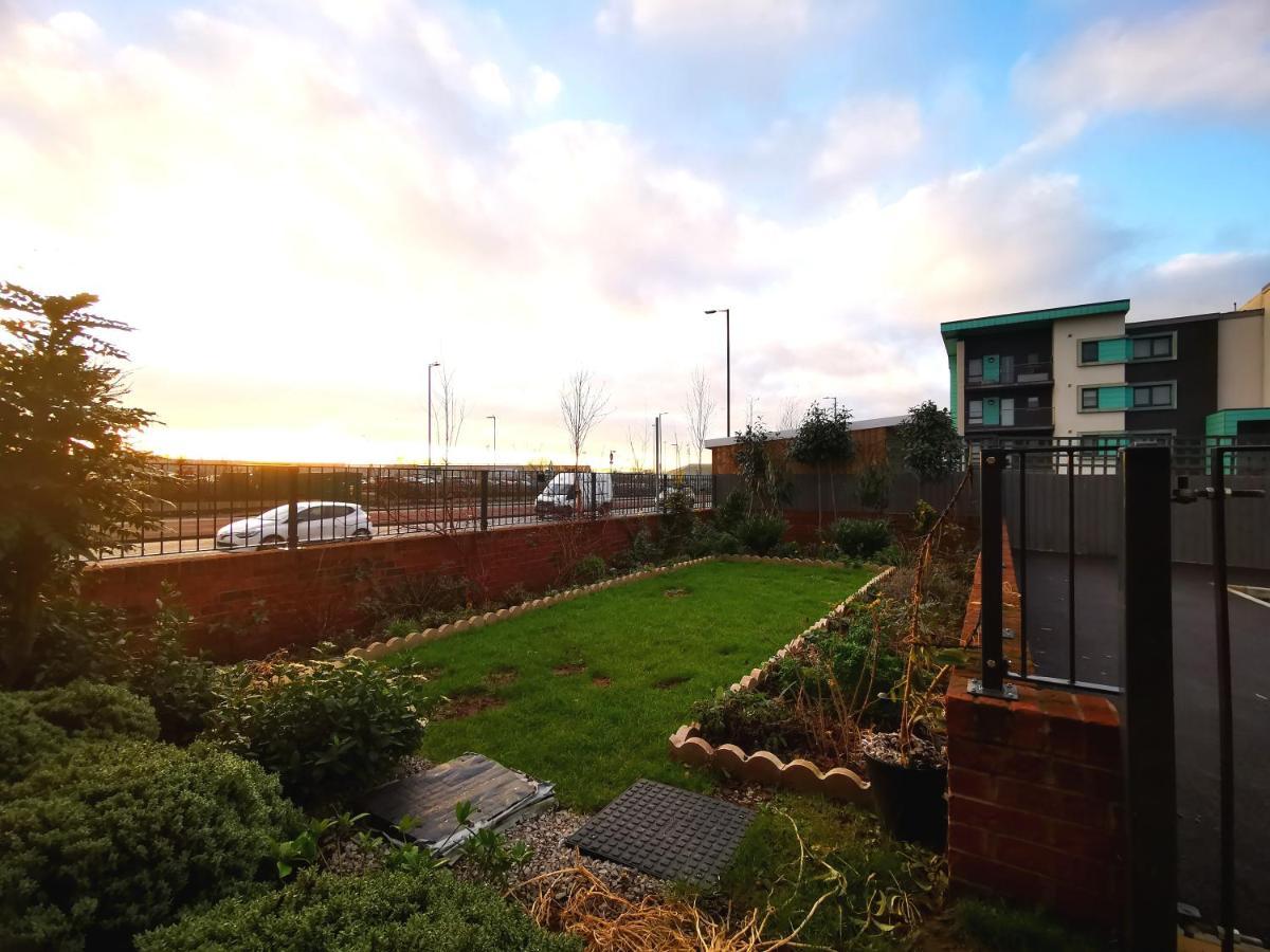 The Lawnswood - Central Manchester Holiday Home With Free Parking 外观 照片